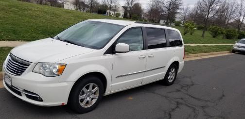 Photo 3 of 5 of 2011 Chrysler Town & Country Touring